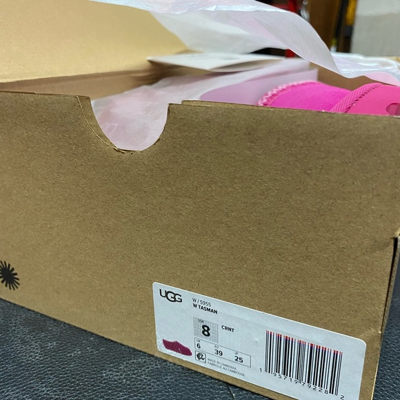NIB , UGG slip ons - Picture 2 of 5